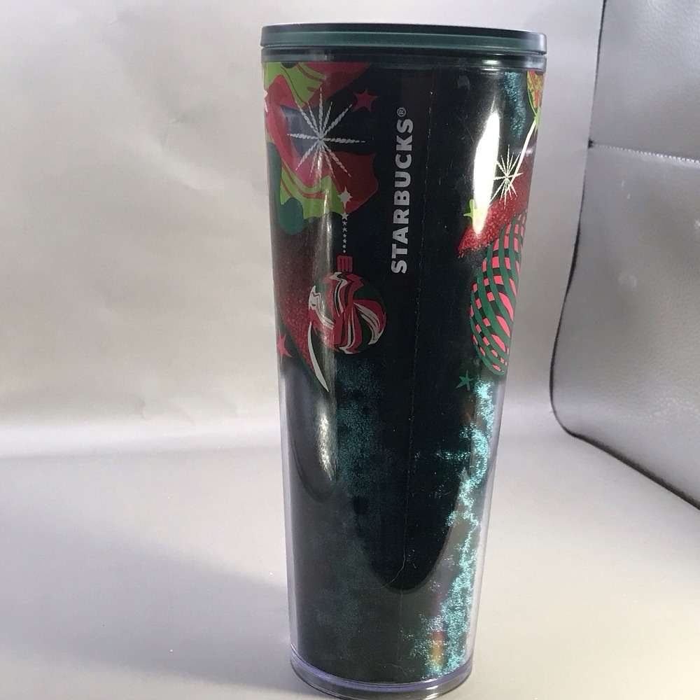 starbucks Holiday tumblerโ No Straw